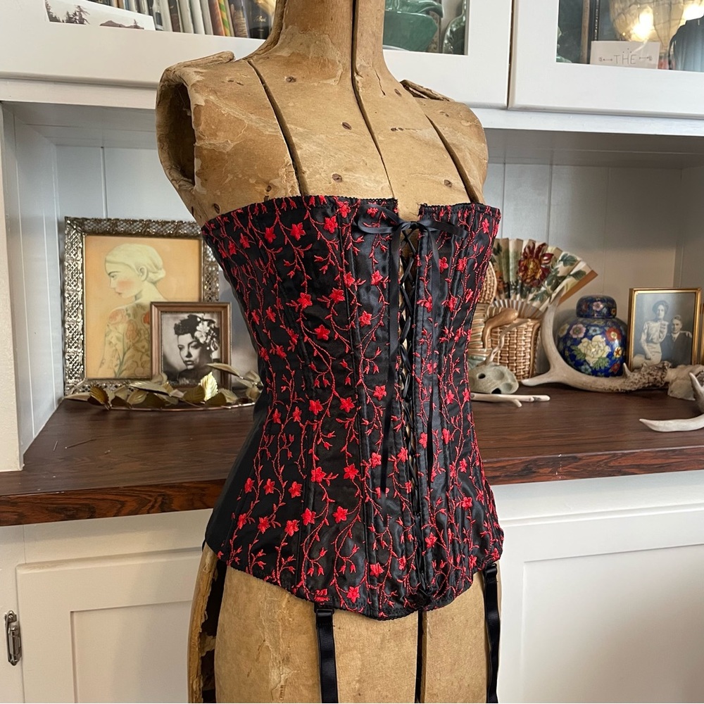 Vintage 90s Y2K Fredericks of Hollywood black red embroidered bustiers corset